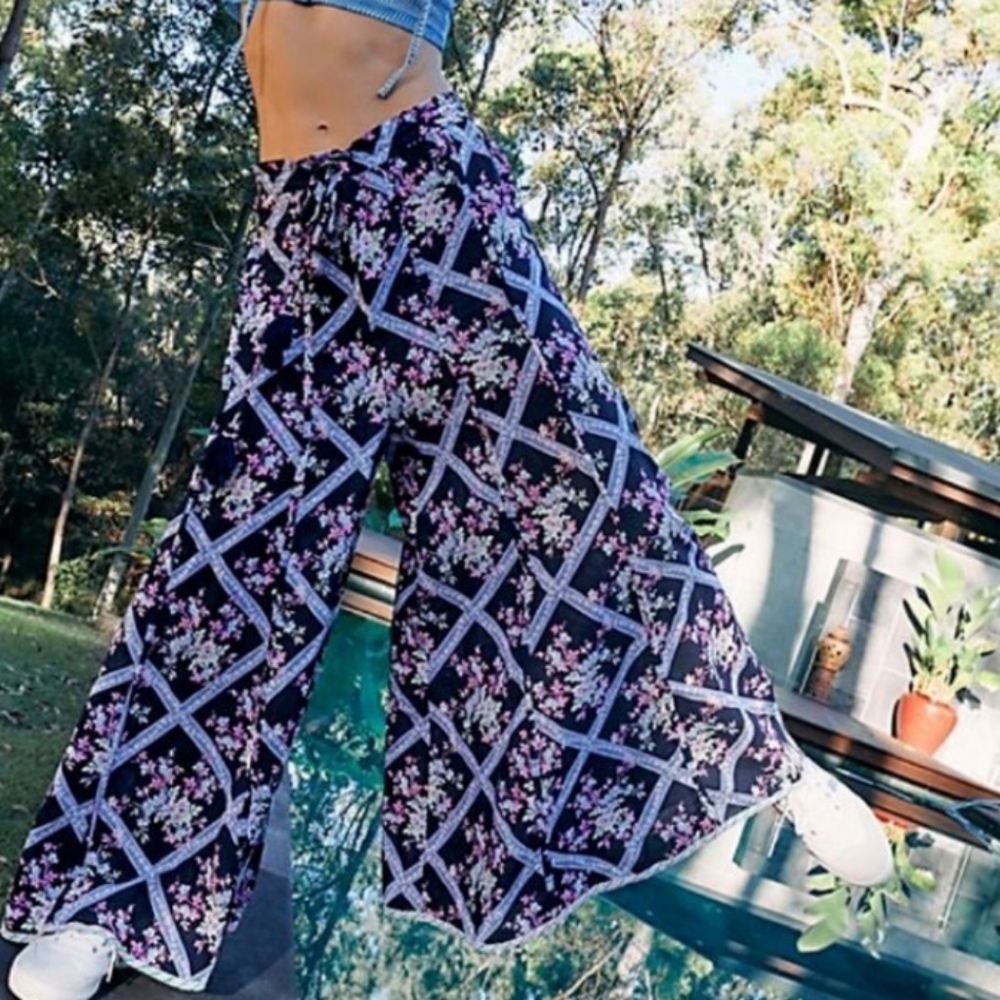 NWT Free People I'm The One Super Wide Leg Blue Floral Lounge Pants